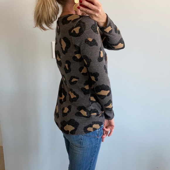 Leopard Print, Side Twist Tunic Top - Picture 5 of 9